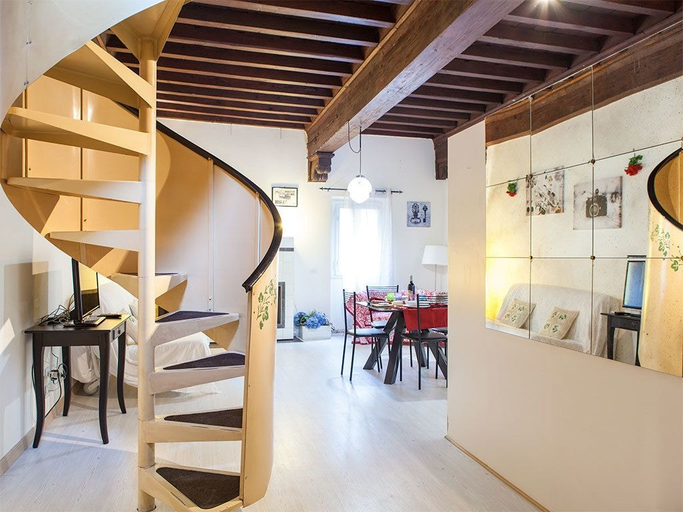 Others 5, Terme Apartment, Florence
