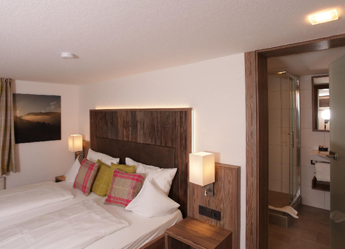 Bedroom 3, Genuss- & Aktivhotel Sonnenburg, Bregenz