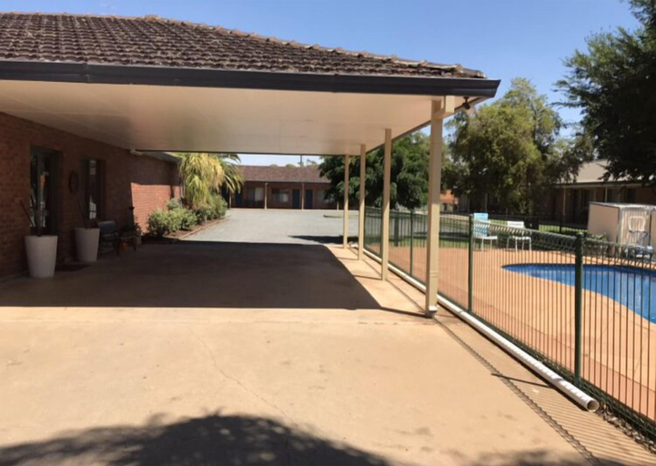 Others 5, Condobolin Motor Inn, Lachlan