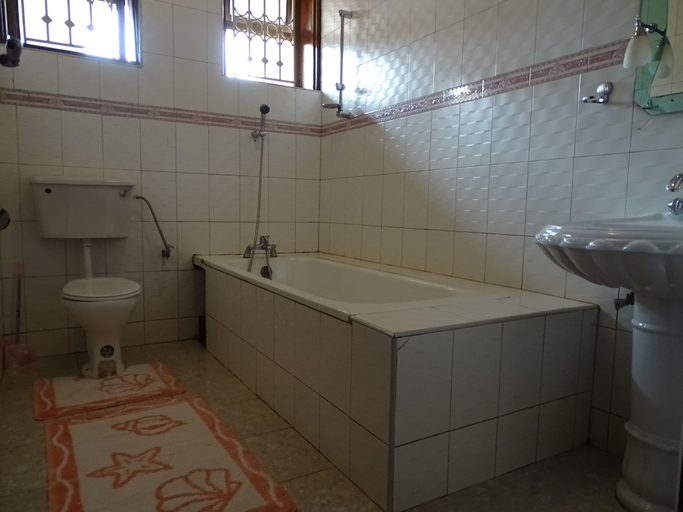 Bathroom, Angel's Castle Hotel, Kampala
