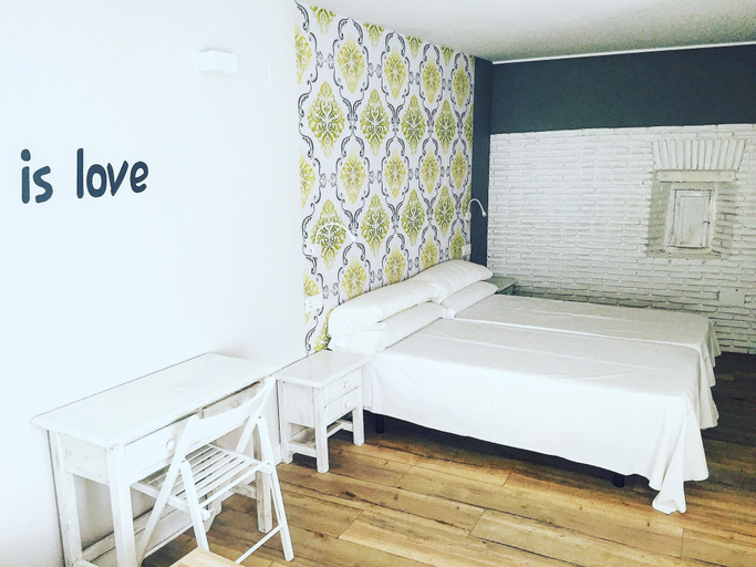 Bedroom 5, Hostal Le vintage, Ávila
