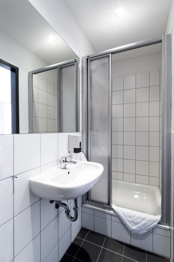 Bathroom 5, Dream Inn Hotel Regensburg, Regensburg