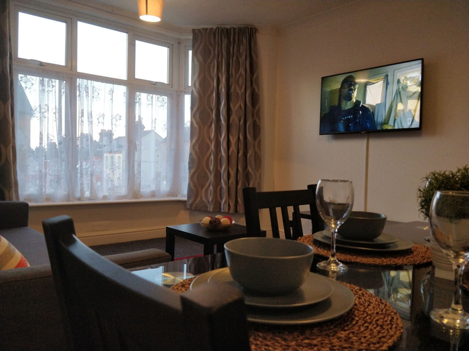 Others 2, Ashburnham Apartment, Luton