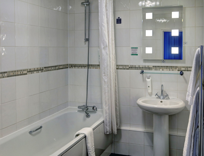 Bathroom 4, Best Western Thurrock Hotel, Thurrock