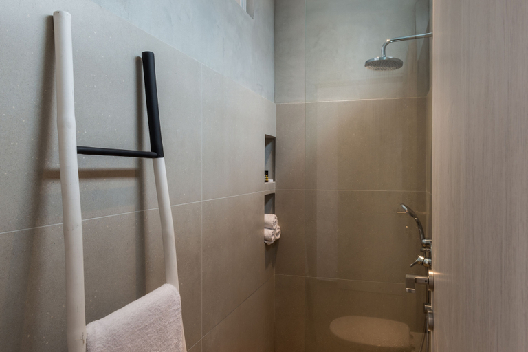 Bathroom 4, No17 Pireos Street, Crete