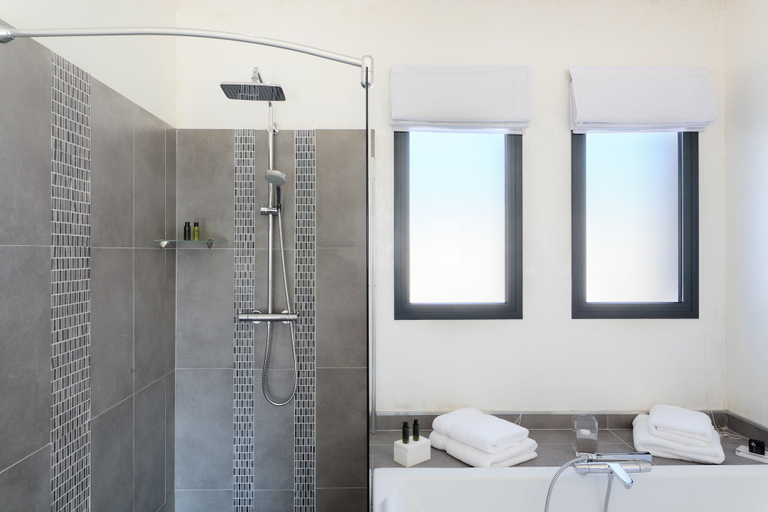 Bathroom 5, Les chambres du Château Rasque, Var