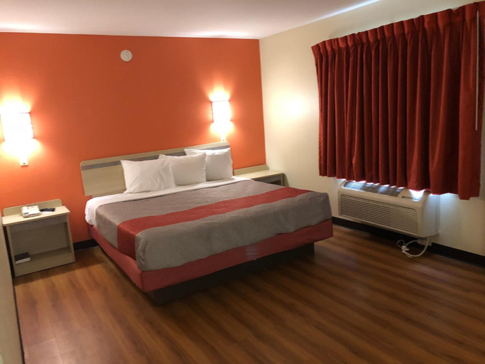 Bedroom 3, Motel 6 Urbana, Il GA, Champaign