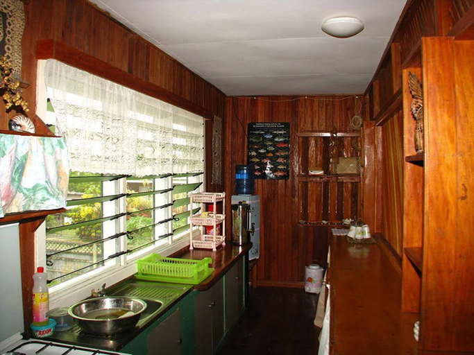 Food & Drinks, Qua Roviana Motel, Munda
