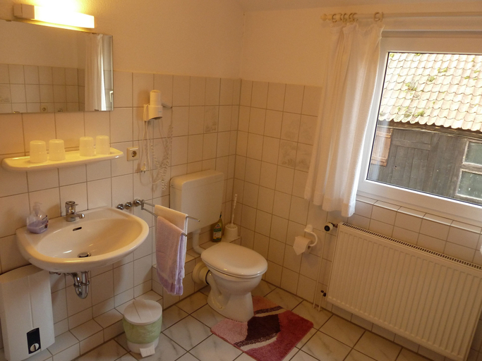 Bathroom 3, Ferienpension Lindenhof, Lüneburg