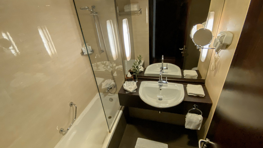 Bathroom 5, Oryx Aqaba, Aqaba
