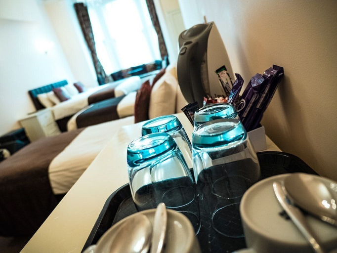Food & Drinks 5, HQ Bar & Restaurant, Douglas