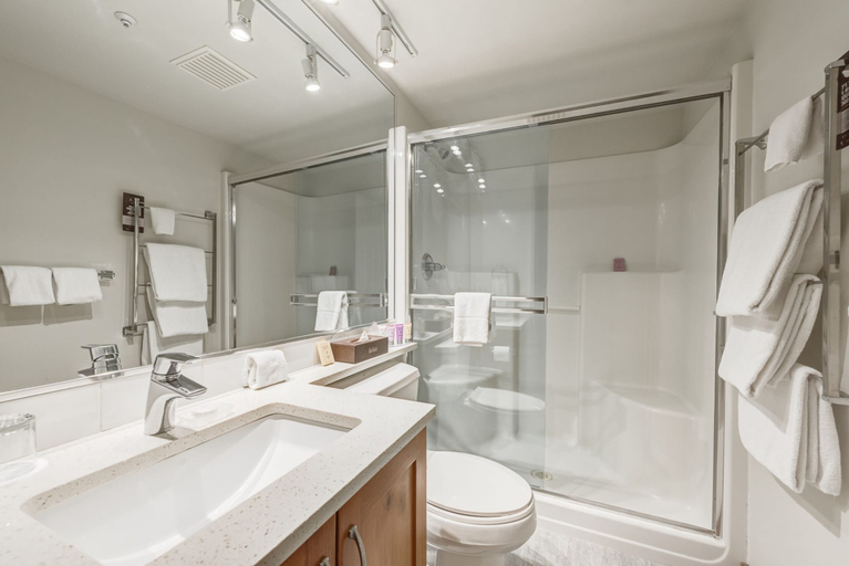 Bathroom 5, Blackcomb Springs Suites by CLIQUE, Squamish-Lillooet