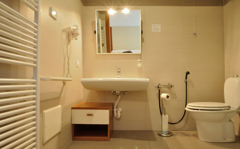 Bathroom 5, Hotel Mezzaluna, Treviso