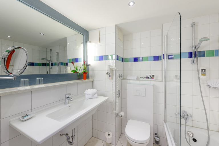 Bathroom 4, Mercure Hotel München Süd Messe, München