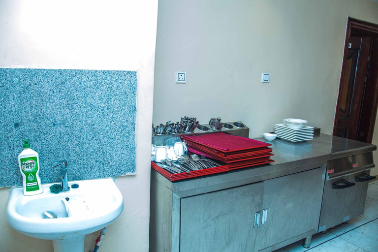 Bathroom 3, Royal Crest Hotel And Suites, PH, Obio/Akp