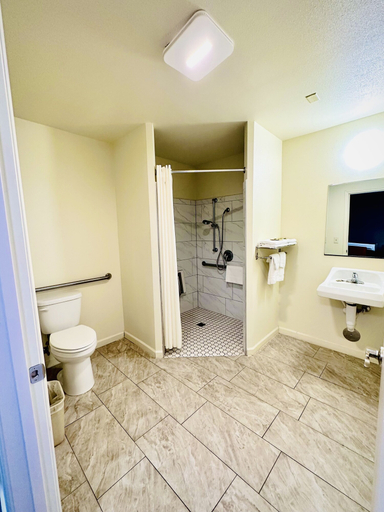 Bathroom 4, Kings Inn Motel, Tulare
