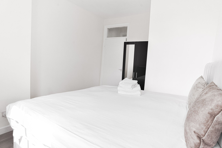 Bedroom 2, Charming 1-bed Apartment in Euston, London
