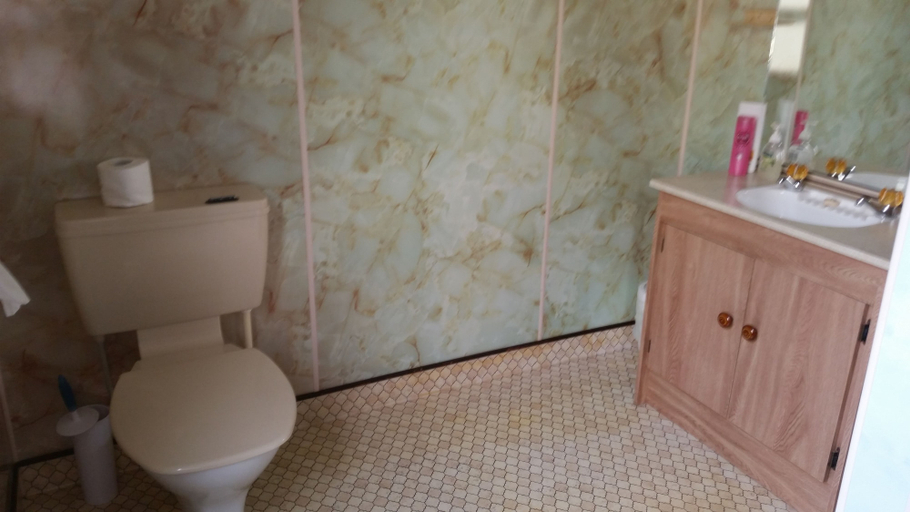 Bathroom 4, Foveaux Hotel, Invercargill