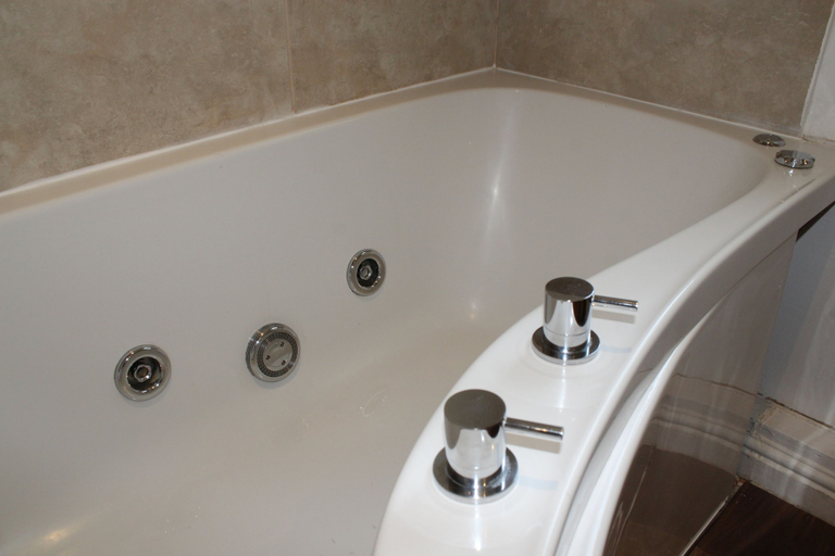 Bathroom 4, Empire 2 Bedroom Serviced Apartment, Leicestershire