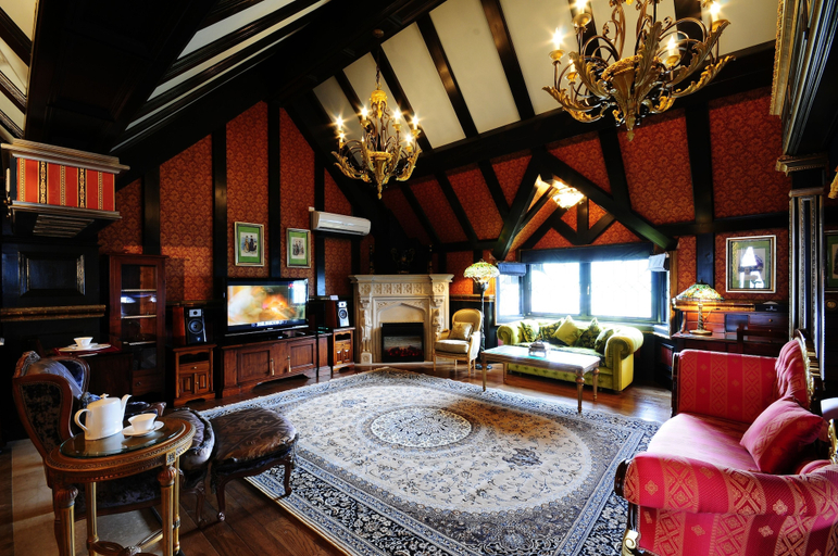 Others 5, The Old England Manor, Nantou