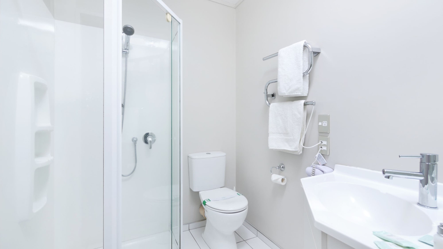 Bathroom 4, Arthur's Court Motor Lodge, Christchurch