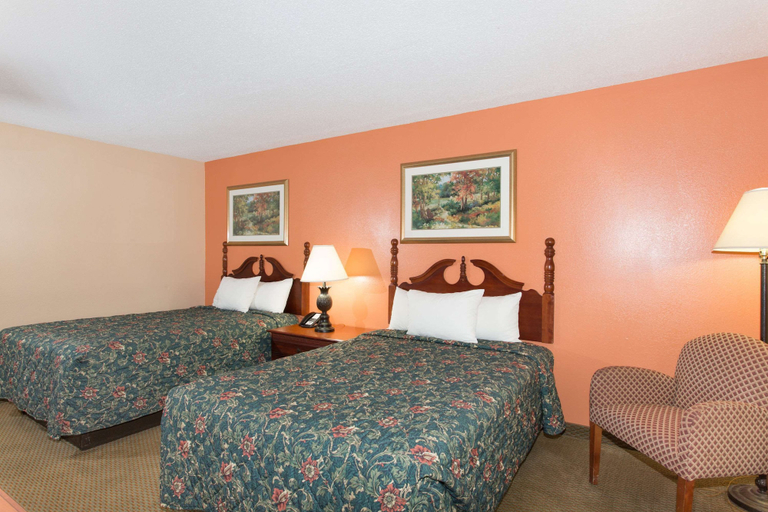 Bedroom 2, Knights Inn - Grenada MS, Grenada