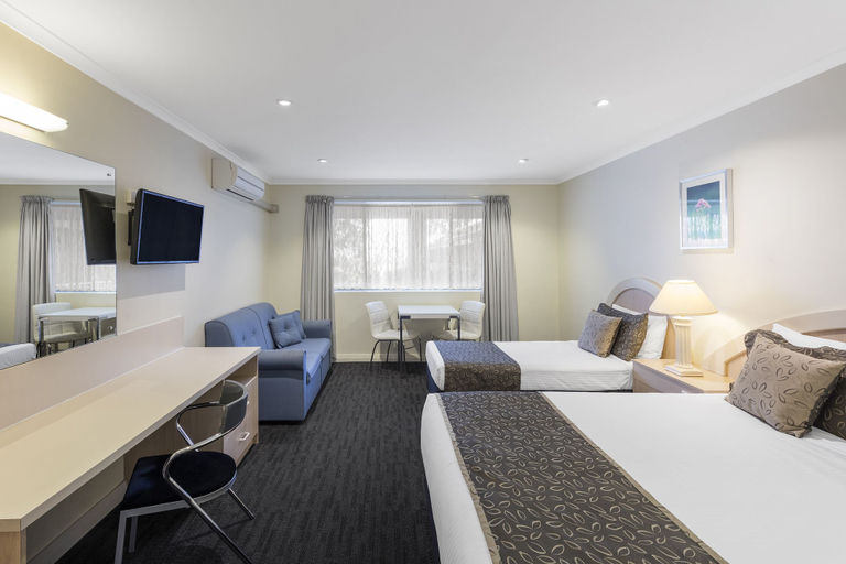 Bedroom 3, Adelaide Granada Motor Inn, Adelaide