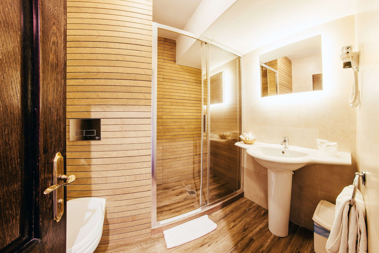 Bathroom 2, Best Western Bucovina-club De Munte, Gura Humorului