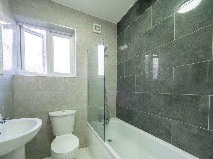 Bathroom 3, 2 Bedroom Ground Floor Apartment, London