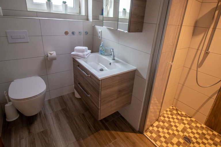 Bathroom 4, Butzenhuuske, Aurich