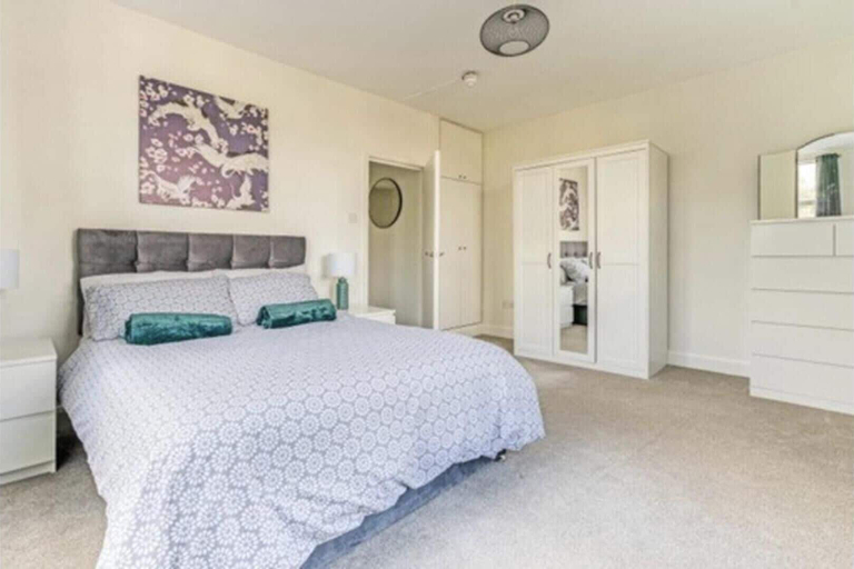 Bedroom, Stunning Large 1-bed Apartment in Tunbridge Wells, Kent