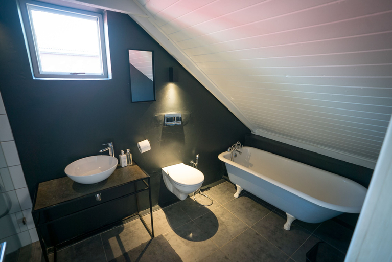 Bathroom 3, Ruby Rose, West Coast