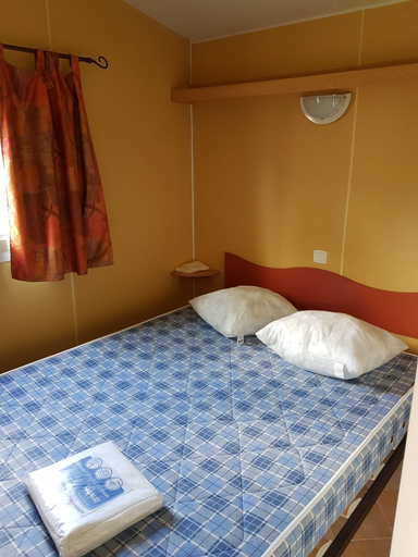 Bedroom 2, Camping de la Vallée de l'Ain, Ain