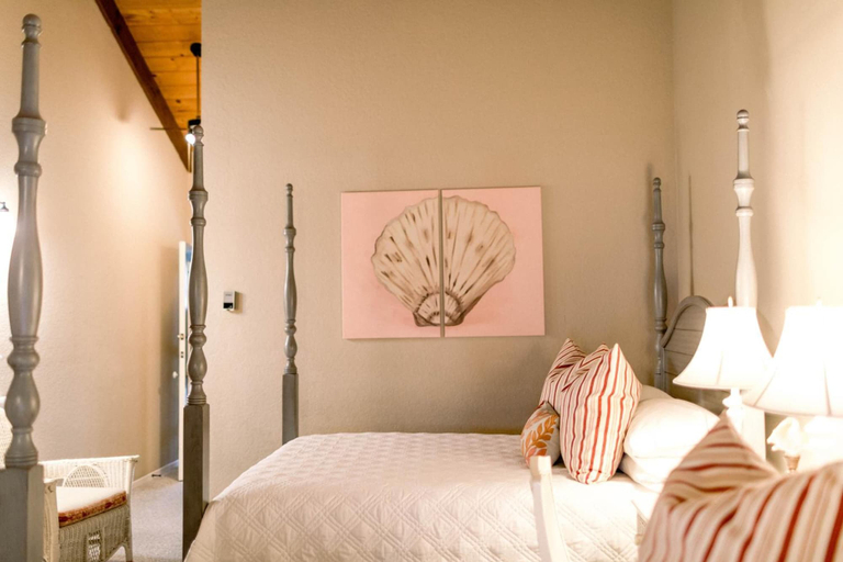 Bedroom 2, Merritt House Hotel, Monterey
