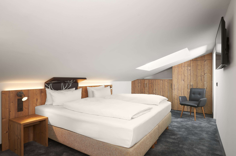 Bedroom 3, Hyperion H+ Hotel Alpina Garmisch Partenkirchen, Garmisch-Partenkirchen
