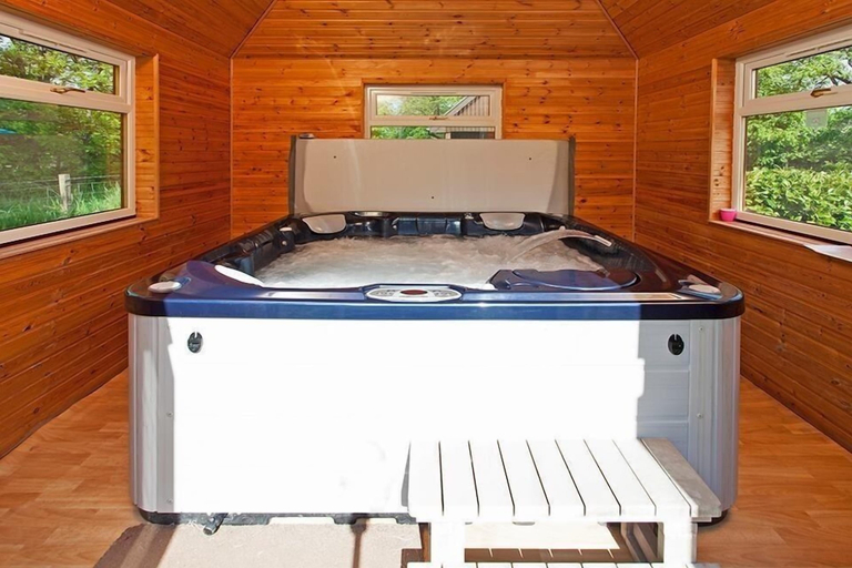 Bathroom 3, La Fortuna Lodges, Stirling