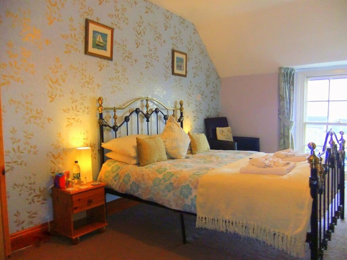 Bedroom 2, College Guest House, Pembrokeshire
