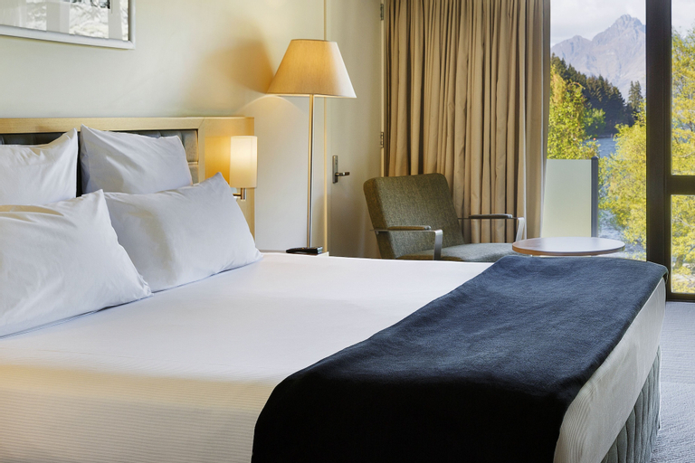 Bedroom 4, Novotel Queenstown Lakeside, Queenstown-Lakes