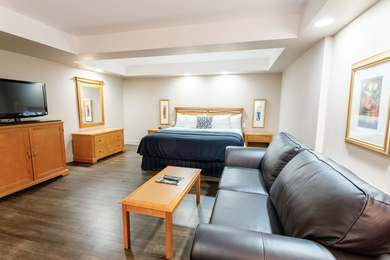 Bedroom 3, Grand Hotel & Conference Centre Calgary Airport, an Ascend Collection Hotel, Division No. 6