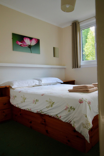 Bedroom, Ruthern Valley Holidays, Cornwall