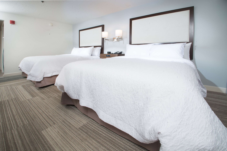 Bedroom 2, Hampton Inn by Hilton Tiffin, Seneca