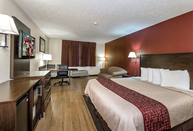 Bedroom 3, Red Roof Inn & Suites Hermitage, Mercer