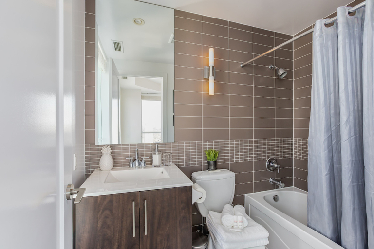 Bathroom 4, QuickStay - Beautiful Toronto Condo, City Views, Toronto