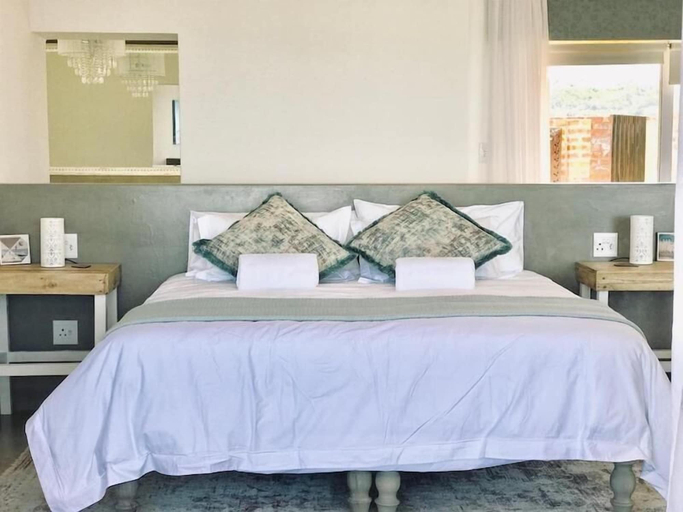 Bedroom 2, Seeplaas, Eden