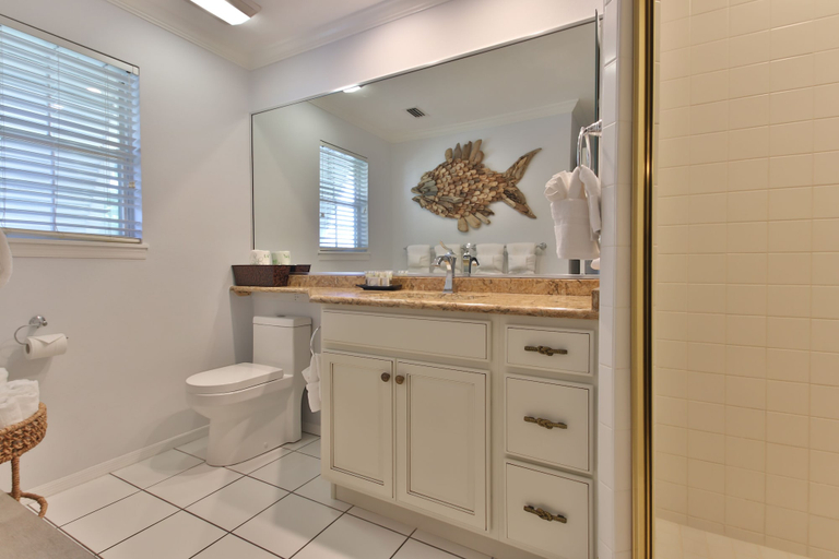 Bathroom 3, Tradewinds Beach Resort, Manatee
