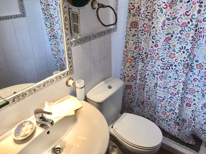 Bathroom, El Bulín de Pedraza, Segovia