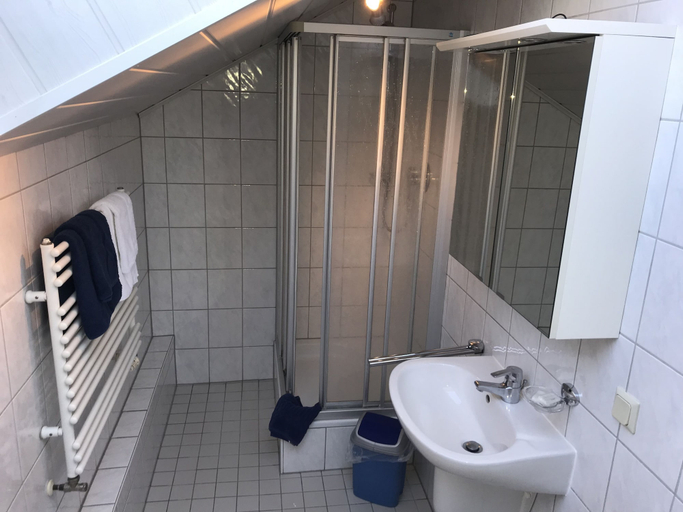 Bathroom 3, Pension & Gaststätte Handelshof, Saarlouis