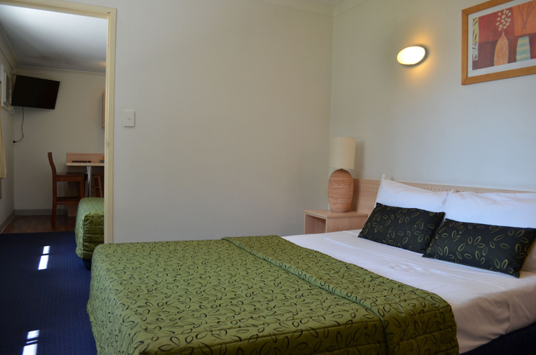 Bedroom 3, Airport Motel, Hamilton