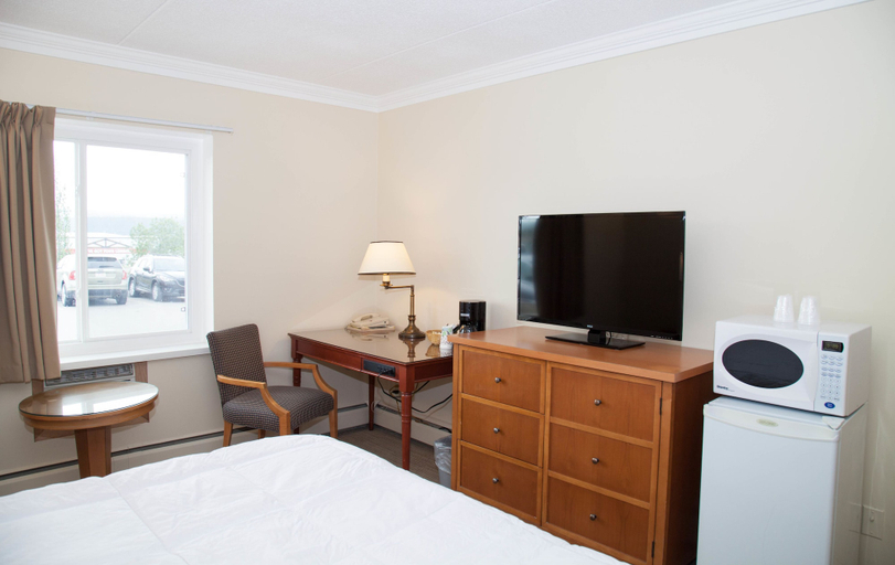 Bedroom 3, Twin Pine Inn & Suites, Division No. 14