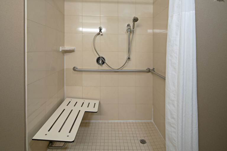 Bathroom 4, Hampton Inn Visalia, Tulare